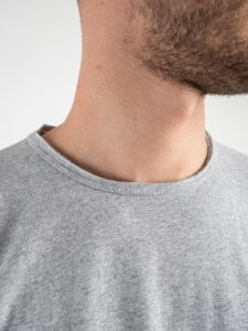 V2 T-shirt in cotone con taschino stampa diamanti Grigia (4)