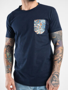 V2 T-shirt in cotone con taschino stampa floreale Blu Navy2