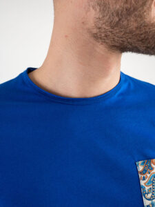 V2 T-shirt in cotone con taschino stampa floreale Royal (5)