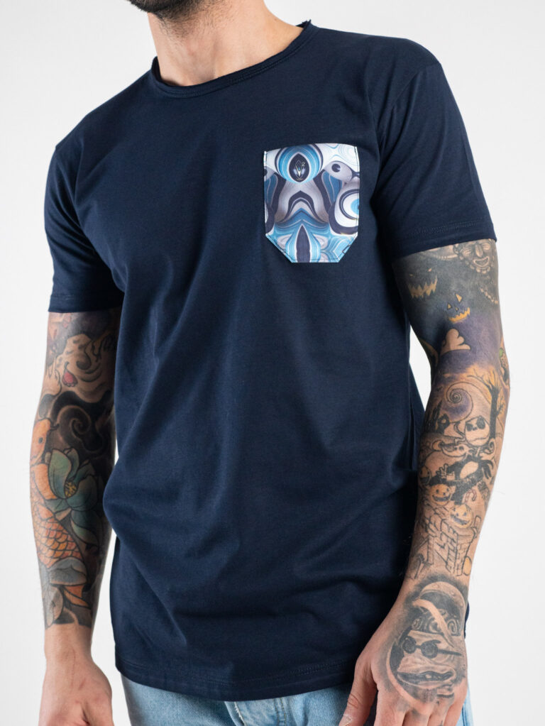 V2 T shirt in cotone con taschino stampa fluid Blu1 V2 V2 T-shirt in cotone con taschino stampa fluid Blu