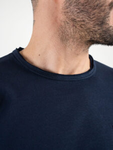 V2 T-shirt in cotone con taschino stampa fluid Blu5