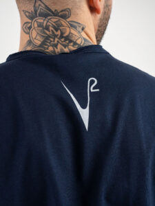 V2 T-shirt in cotone con taschino stampa fluid Blu6