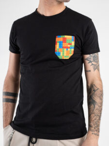 V2 T-shirt in cotone con taschino stampa lego Nera (1)