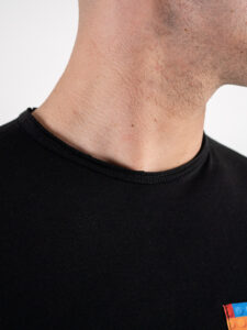 V2 T-shirt in cotone con taschino stampa lego Nera (2)