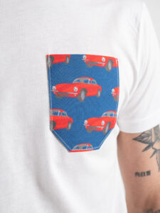 V2 T-shirt in cotone con taschino stampa macchine Bianca (1)