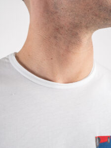 V2 T-shirt in cotone con taschino stampa macchine Bianca (3)