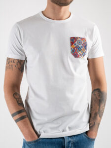 V2 T-shirt in cotone con taschino stampa maiolica Bianca (2)