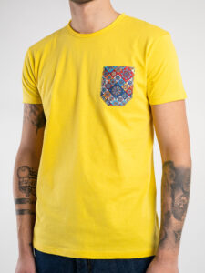 V2 T-shirt in cotone con taschino stampa maiolica Gialla (2)