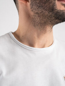 V2 T-shirt in cotone con taschino stampa tropicale Bianca4