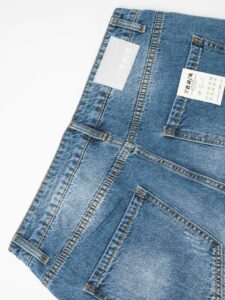 BERNA Bermuda in jeans leggermente slavato 230176 Blu4