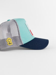 CAPSLAB Cappellino verde acqua Snoopy con visiera blu, retina grigia e patch stampa PEANUTS1