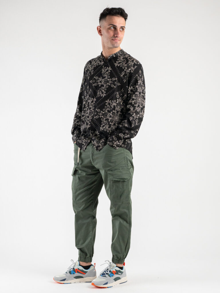 ESTASI Camicia in viscosa con collo coreana fantasia floreale PEYOTE Nera1 ESTASI ESTASI Camicia in viscosa con collo coreana fantasia floreale PEYOTE Nera