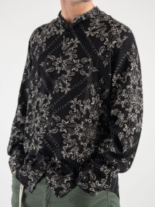ESTASI Camicia in viscosa con collo coreana fantasia floreale PEYOTE Nera2