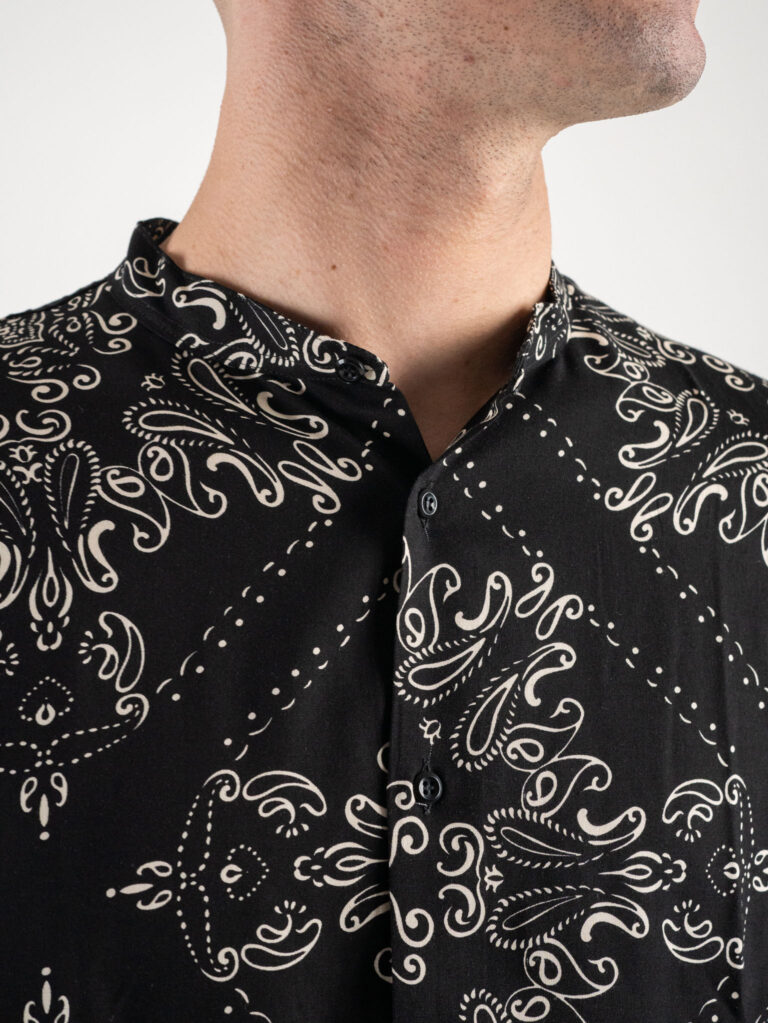 ESTASI Camicia in viscosa con collo coreana fantasia floreale PEYOTE Nera3 ESTASI ESTASI Camicia in viscosa con collo coreana fantasia floreale PEYOTE Nera