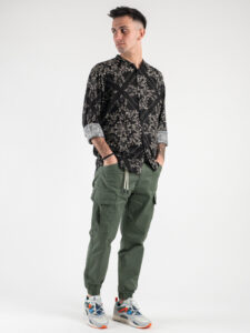ESTASI Camicia in viscosa con collo coreana fantasia floreale PEYOTE Nera6