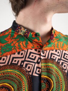 ESTASI Camicia in viscosa con collo coreana fantasia maori LAZZA Nera2