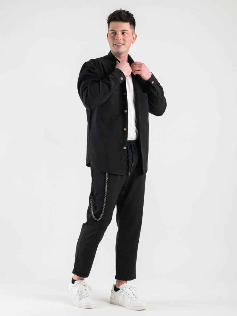 ESTASI Completo giacchetta sportiva Pantalone morbido coulisse e catenella LIVERPOOL Nero Outfit
