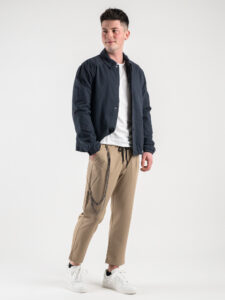 ESTASI Pantalaccio leggero corto alla caviglia con coulisse e catenella MAN CITY Cammello4