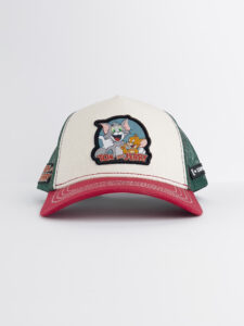 CAPSLAB Cappellino Walt Disney beige con retina verde, becca rossa e patch TOM and JERRY1