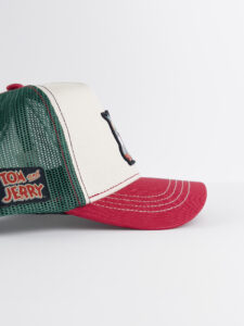 CAPSLAB Cappellino Walt Disney beige con retina verde, becca rossa e patch TOM and JERRY2