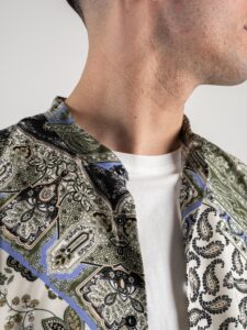 ESTASI Camicia in viscosa con collo coreana fantasia bandana BLANCO nera3