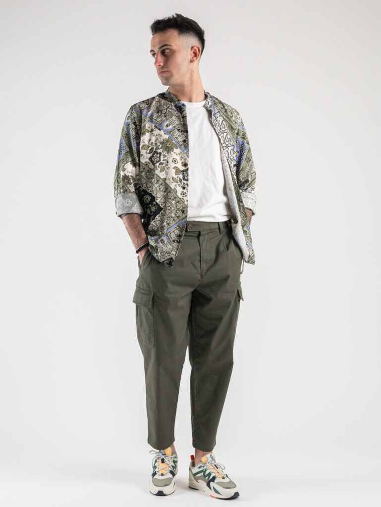 ESTASI Camicia in viscosa con collo coreana fantasia bandana BLANCO nera5 Outfit