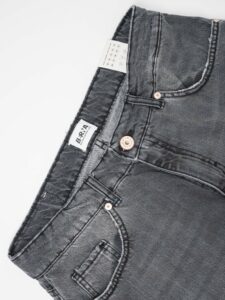 BERNA Jeans carrot slavato con rotture 220312 Grigio2