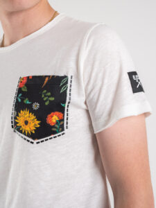 BERNA T-shirt basica con taschino fantasia fiori 230079 Bianca1