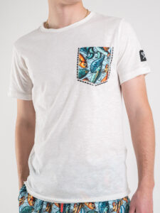 BERNA T-shirt basica con taschino fantasia pesci 230082 Bianca1
