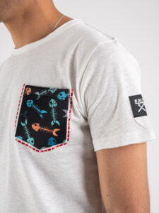 BERNA T-shirt basica con taschino fantasia pesci teschi 230089 Bianca3
