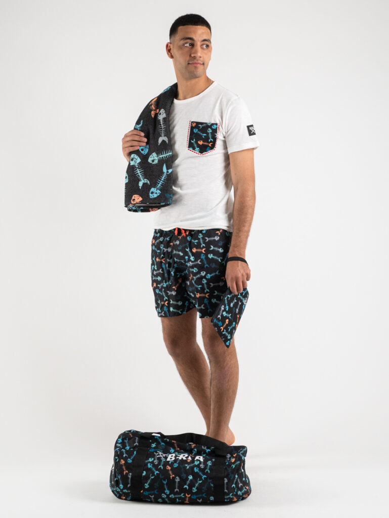 BERNA T shirt basica con taschino fantasia pesci teschi 230089 Bianca4 Mare
