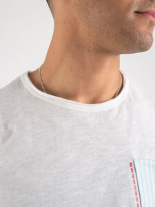 BERNA T-shirt basica con taschino fantasia vespe righe 230076 Bianca2