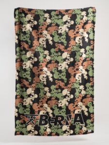 BERNA Telo mare con stampa camouflage teschi 220301 Nero