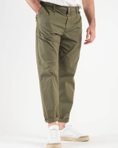 BL11 Pantalone cropped in cotone leggero con laccio in vita e pinces PIPPO Militare4 Nuovi Arrivi