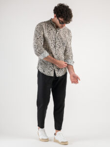 ESTASI Camicia in cotone fantasia animalier con collo coreana 4001 Bianca:Nera5