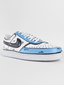 NIKE Court customizzata a mano University Cartoon con dettagli azzurri e baffo nero1