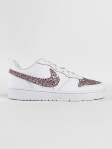 NIKE Court customizzata a mano con Glitter davanti e sul baffo4