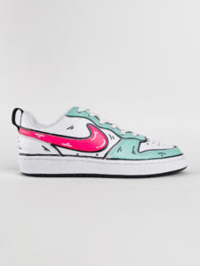 NIKE Court customizzata a mano con dettagli menta e baffo fucsia2