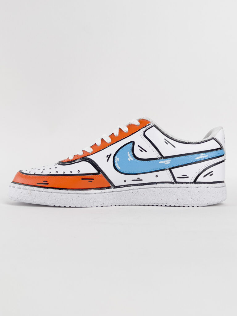 NIKE Court customizzata a mano47 NIKE NIKE Court customizzata a mano con dettagli Cartoon arancio e baffo azzurro