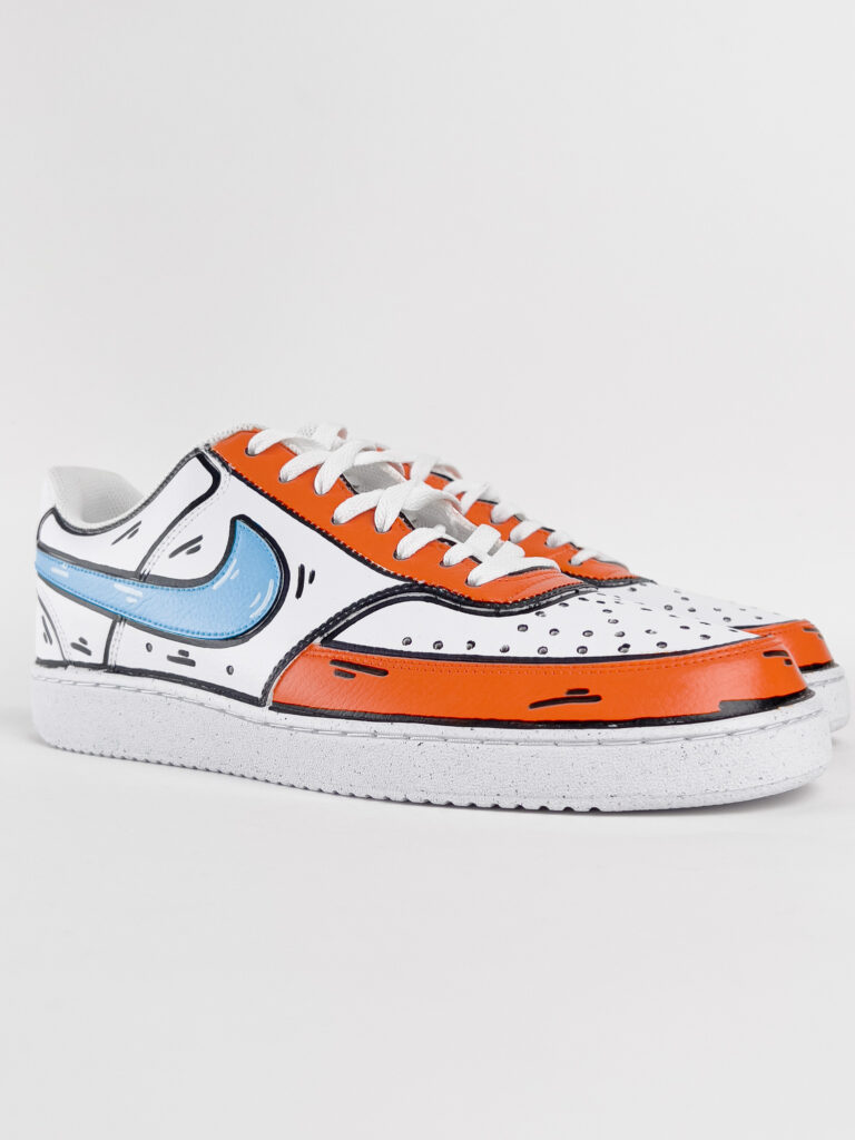 NIKE Court customizzata a mano51 NIKE NIKE Court customizzata a mano con dettagli Cartoon arancio e baffo azzurro