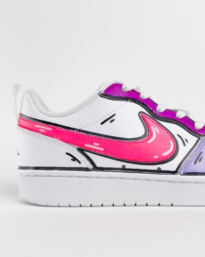 NIKE Court customizzata a mano con dettagli Cartoon lilla viola e baffo rosa Prezzo 0 00 Estasi Fashion