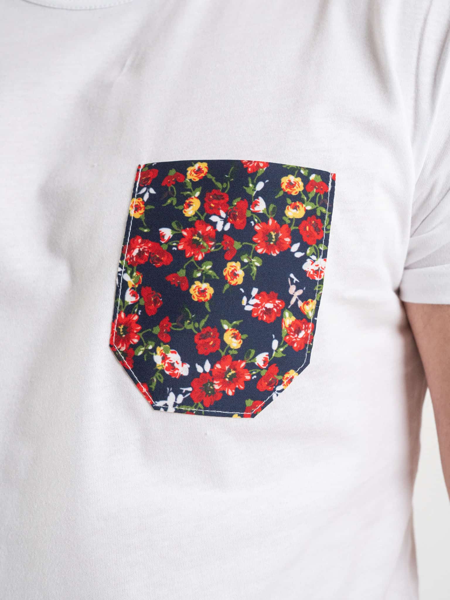 T shirt cheap bianca con taschino