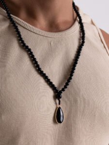 Collana effetto pietra lavica naturale lucida con ciondolo 1108 Nero1