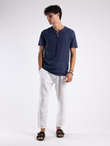 T-shirt serafino in cotone leggermente lavorato con bottoni colorati 16003 Blu4