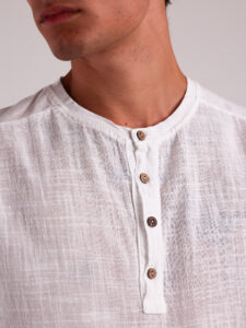 T-shirt serafino in cotone leggermente lavorato con bottoni in legno 13567 Bianca4