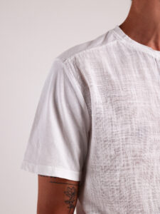 T-shirt serafino in cotone leggermente lavorato con bottoni in legno 13567 Bianca5