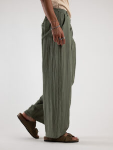 TOKYO coordinato misto lino con pantalone baggy con pinces e camicia mezze maniche KOBE Verde Militare7