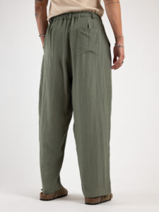 TOKYO coordinato misto lino con pantalone baggy con pinces e camicia mezze maniche KOBE Verde Militare8