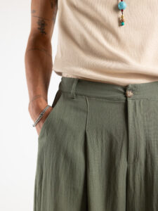 TOKYO coordinato misto lino con pantalone baggy con pinces e camicia mezze maniche KOBE Verde Militare9