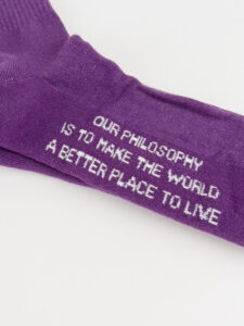 BERNA Calze in spugna unisex tg. unica con scritta frontale e logo sul retro 215177 Viola2